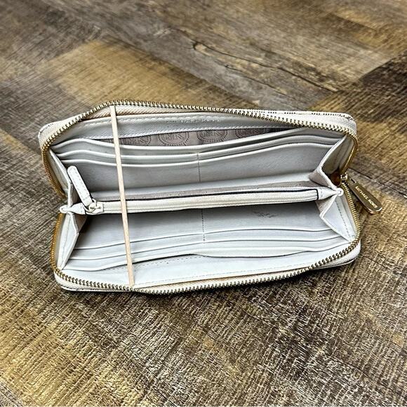 Michael Kors Jet Set vanilla monogram logo large zip wallet / wristlet - Picture 3 of 7